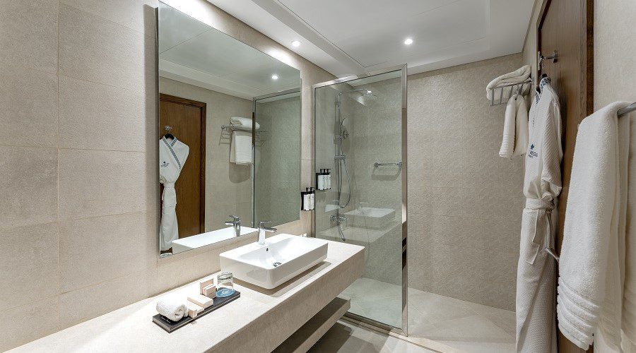 Deluxe King Sea Bathroom