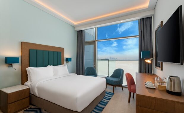 Deluxe King Sea View with Balcony